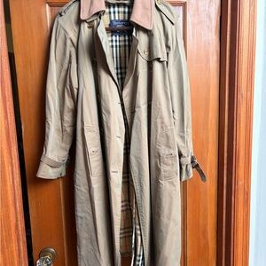 Burberry Classic Women’s Trench Coat